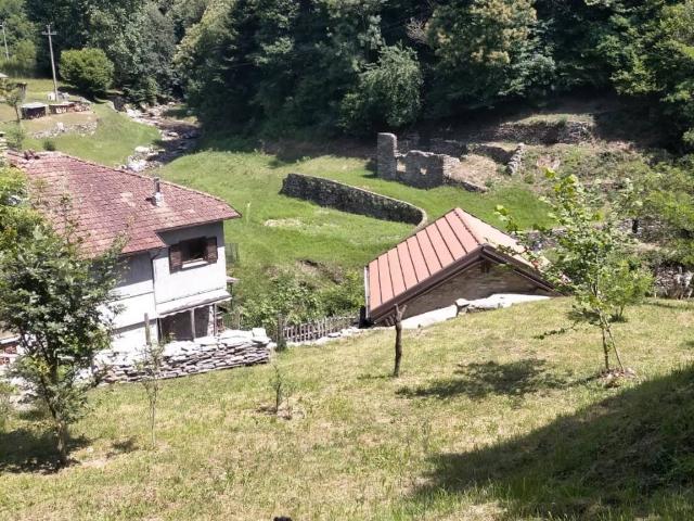Rustico in vendita a Due Cossani, Dumenza