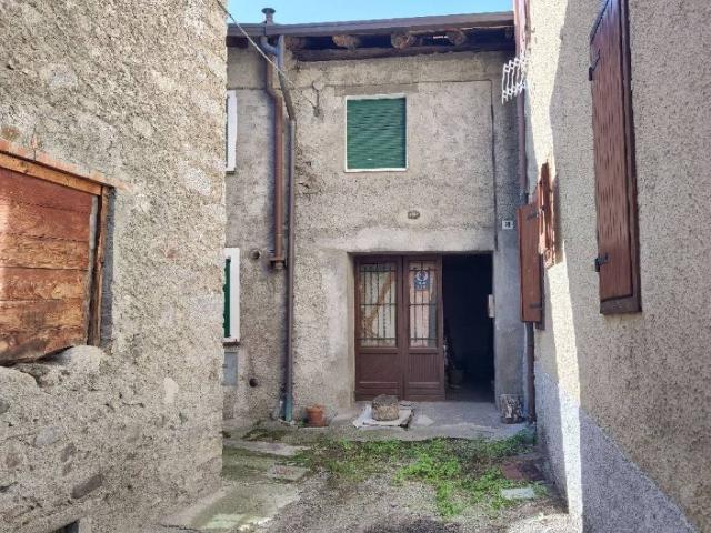 Rustico in vendita a Edolo, Brescia