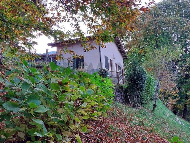 Rustico in vendita a Endine Gaiano, Lombardia