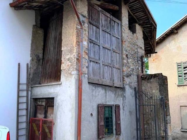Rustico in vendita a Buccinigo, Erba
