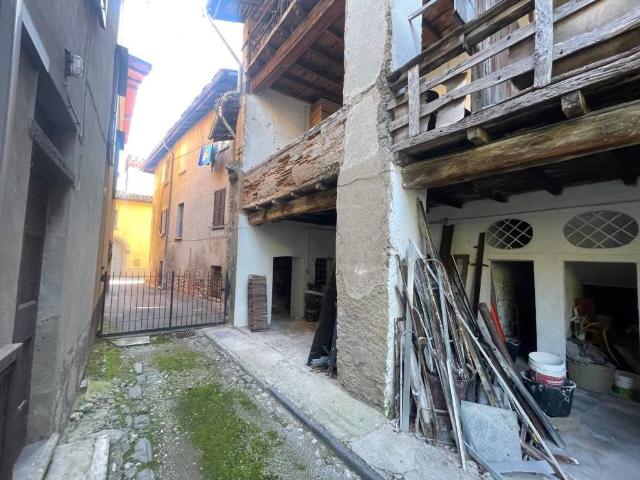 Rustico in vendita a Crevenna, Erba