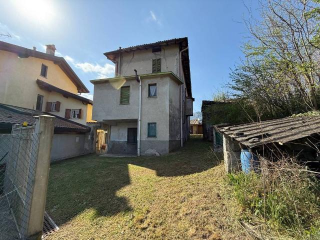 Rustico in vendita a Torricella, Erba