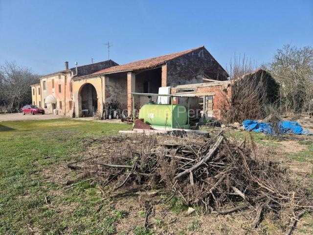 Rustico in vendita a Erbè, Veneto