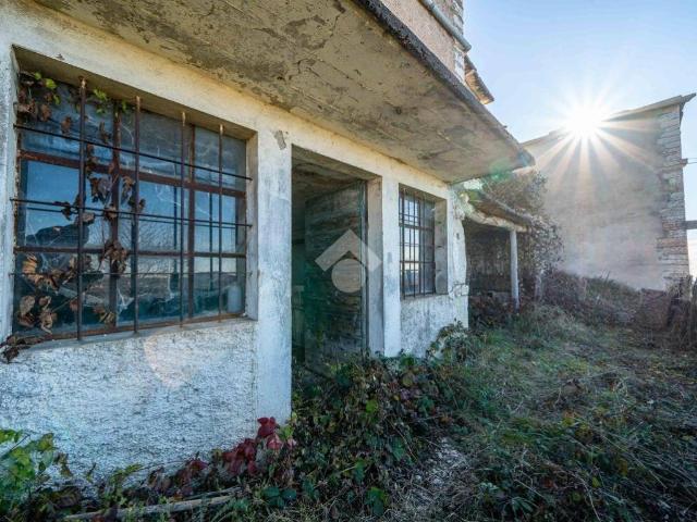 Rustico in vendita a Erbezzo, Veneto