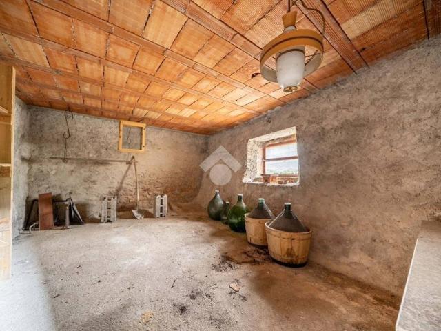 Rustico in vendita a Erbezzo, Veneto