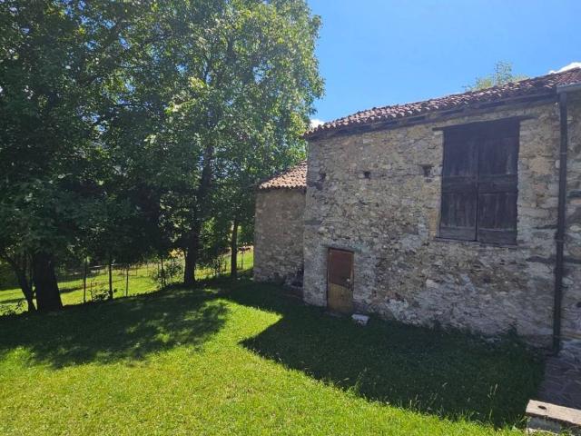 Rustico in vendita a Esino Lario, Lombardia