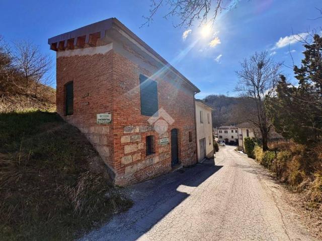 Rustico in vendita a Marche, Ancona