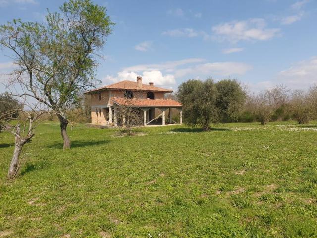 Rustico in vendita a Fabrica Di Roma, Lazio
