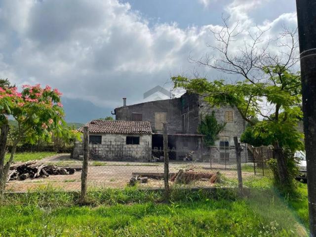 Rustico in vendita a Faicchio, Campania