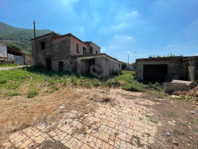 Rustico in vendita a Faicchio, Campania
