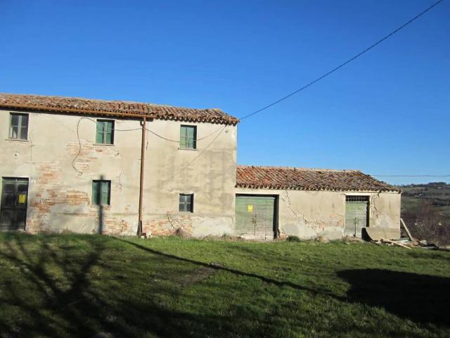 Rustico in vendita a Carrara, Marche
