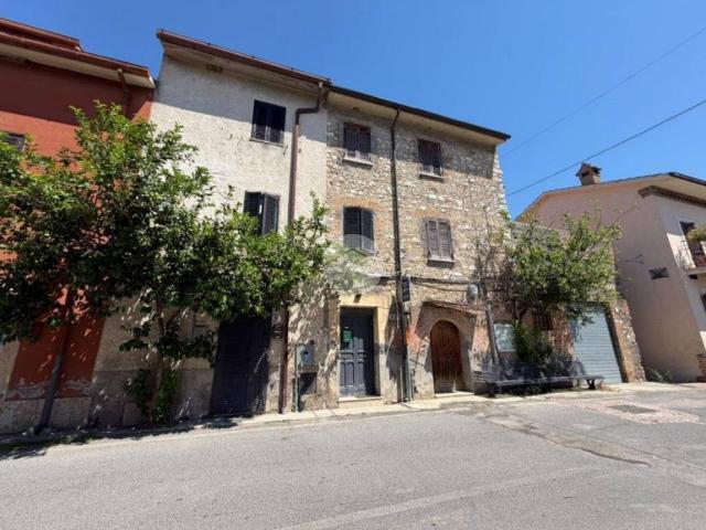Rustico in vendita a Fara Sabina, Lazio