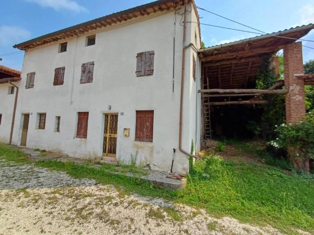 Rustico in vendita a Fara Vicentino, Veneto