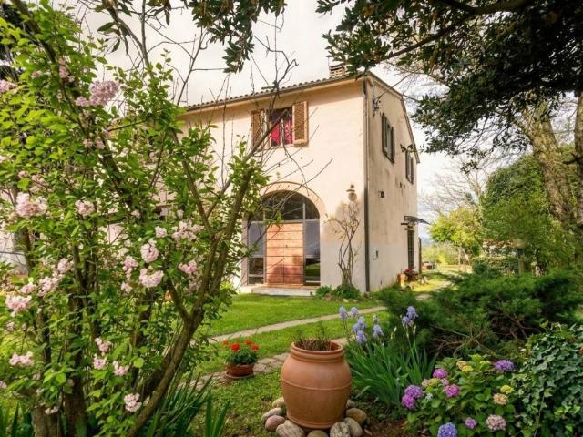 Rustico in vendita a Collesalvetti, Toscana