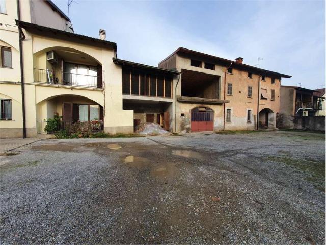 Rustico in vendita a Fenegrò, Lombardia