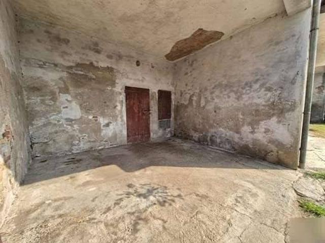 Rustico in vendita a Fenegrò, Lombardia