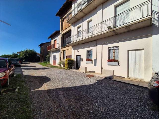 Rustico in vendita a Fenegrò, Lombardia