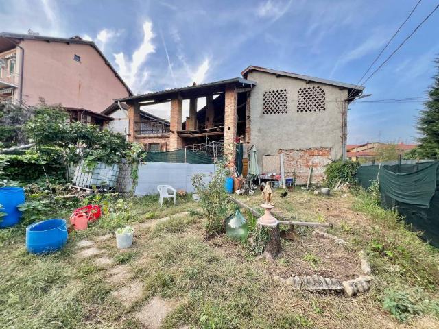 Rustico in vendita a Fenegrò, Lombardia