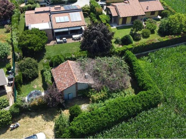 Rustico in vendita a Fenegrò, Lombardia