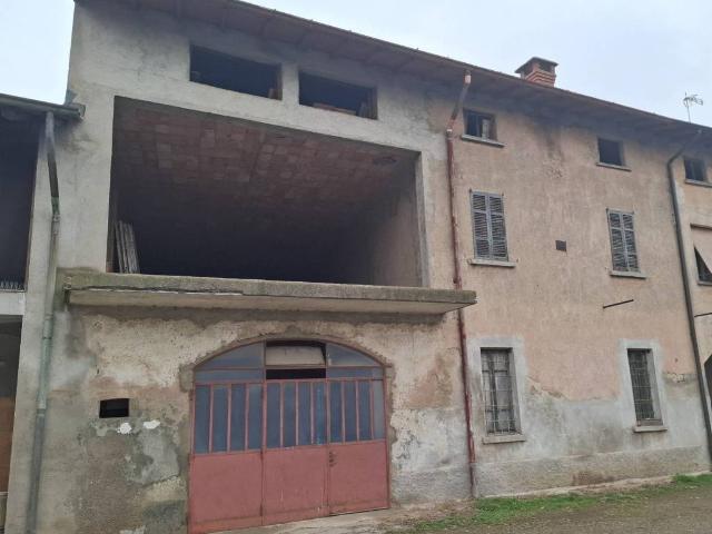 Rustico in vendita a Fenegrò, Lombardia