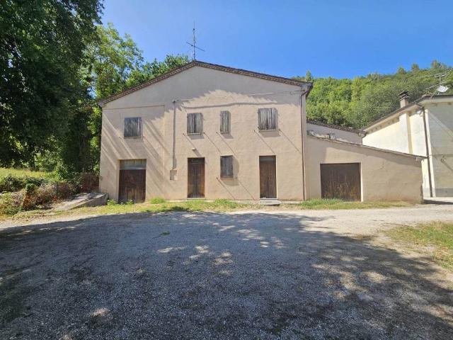 Rustico in vendita a Villa Furlo di Pagino, Marche