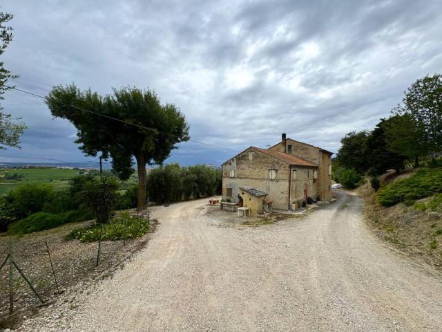 Rustico in vendita a Fosse, Marche
