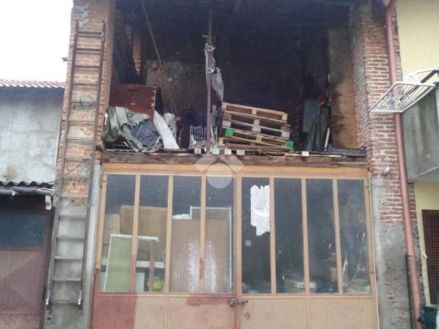 Rustico in vendita a Ferno, Lombardia