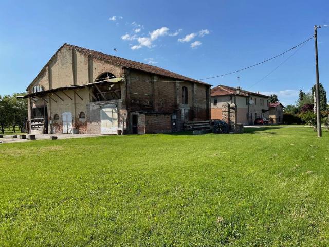 Rustico in vendita a Ferrara, Reggio Emilia