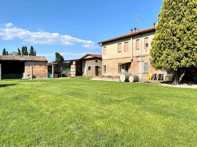 Rustico in vendita a Ferrara, Reggio Emilia