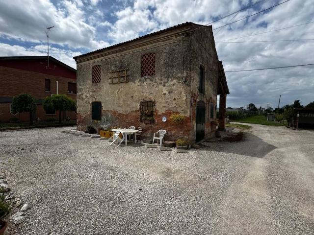 Rustico in vendita a Ferrara, Reggio Emilia
