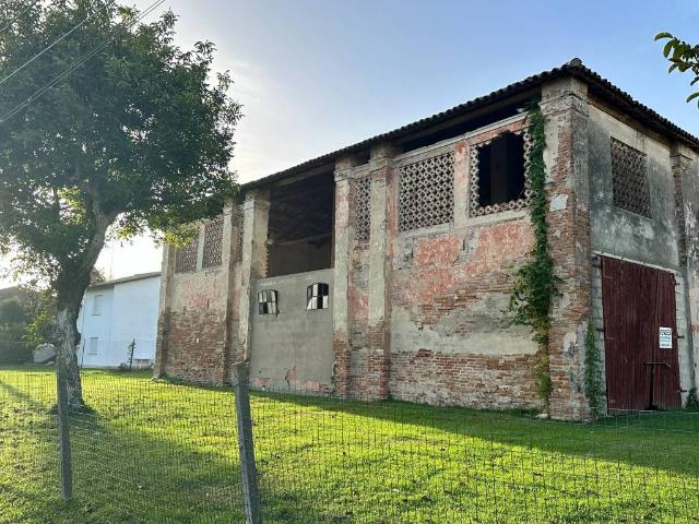 Rustico in vendita a Ferrara, Reggio Emilia