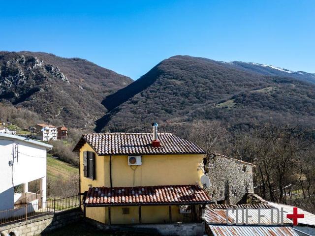 Rustico in vendita a Fiamignano, Lazio