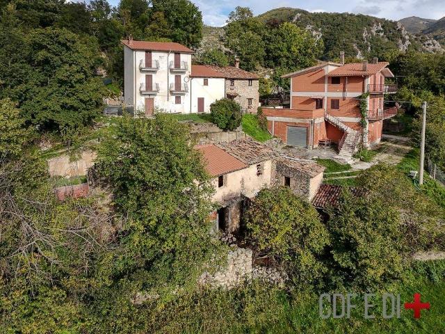 Rustico in vendita a Fiamignano, Lazio