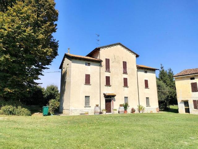 Rustico in vendita a Fornio, Fidenza