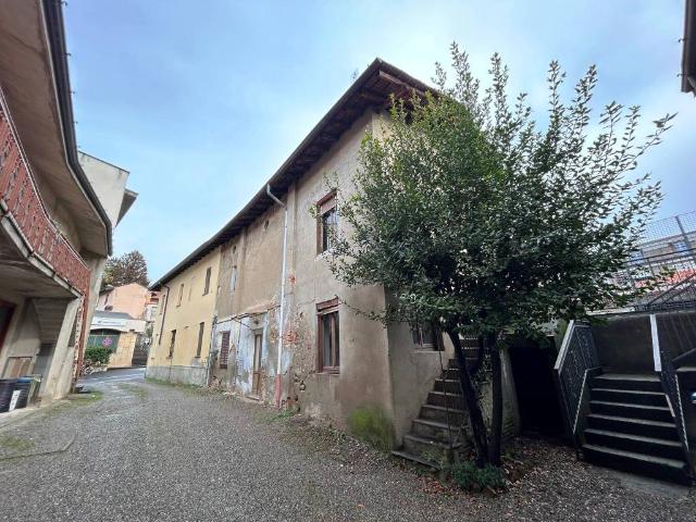 Rustico in vendita a Figino Serenza, Lombardia