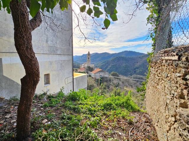 Rustico in vendita a Vezzi Portio, Liguria