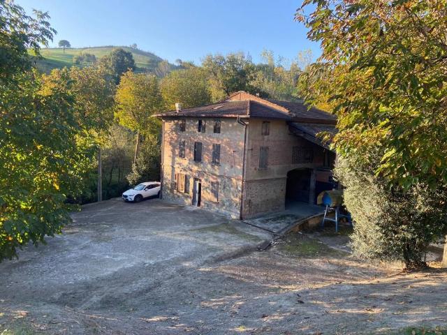 Rustico in vendita a Unione dei comuni del Distretto Ceramico, Fiorano Modenese