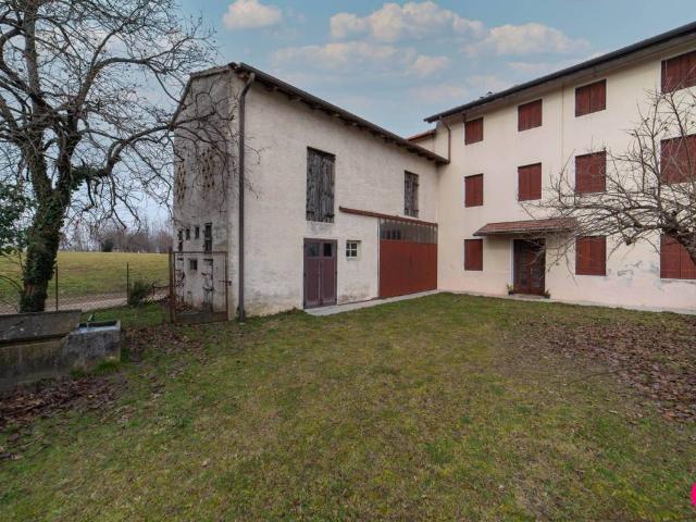 Rustico in vendita a Fiume Veneto, Friuli-Venezia Giulia