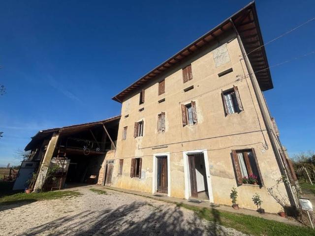 Rustico in vendita a Fiume Veneto, Friuli-Venezia Giulia