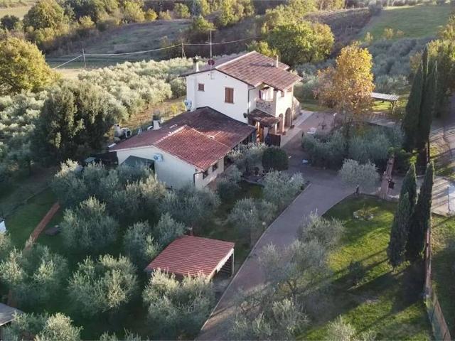 Rustico in vendita a Foiano Della Chiana, Toscana