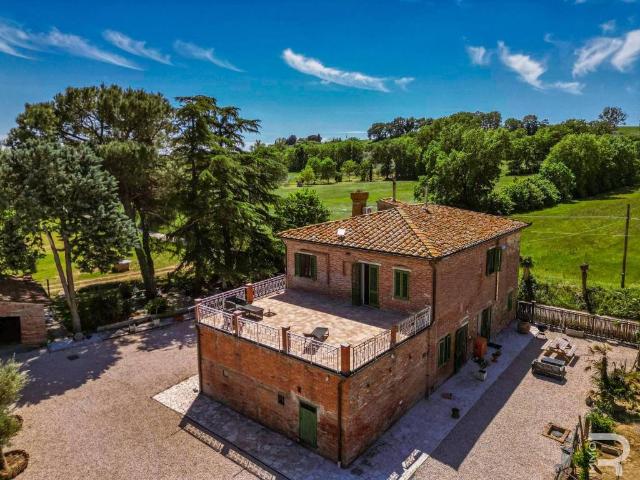 Rustico in vendita a Foiano Della Chiana, Toscana