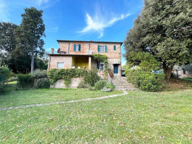 Rustico in vendita a Foiano Della Chiana, Toscana