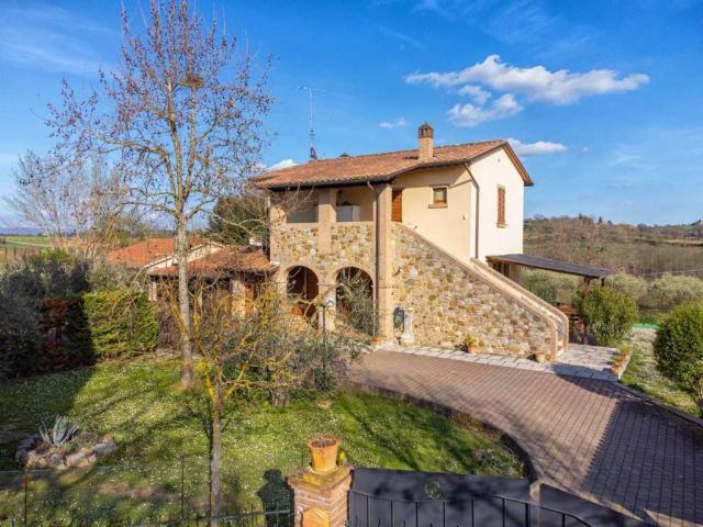 Rustico in vendita a Foiano Della Chiana, Toscana