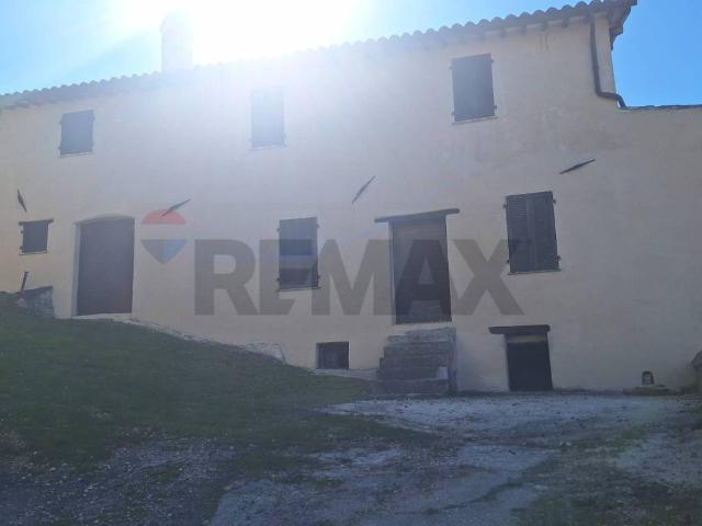 Rustico in vendita a Foligno, Umbria