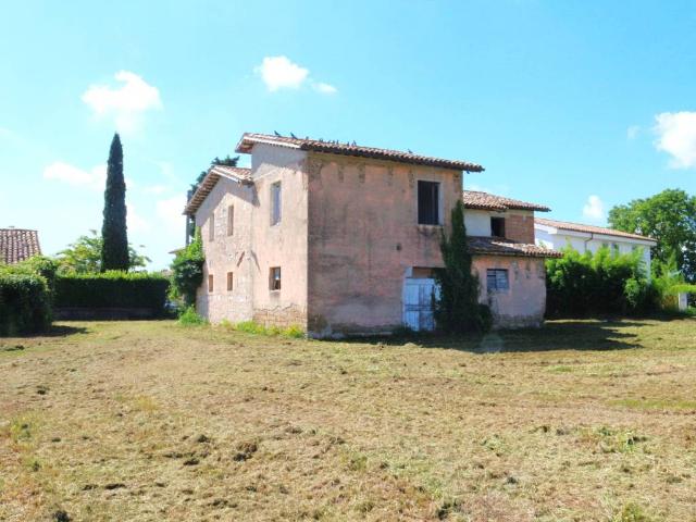 Rustico in vendita a Foligno, Umbria