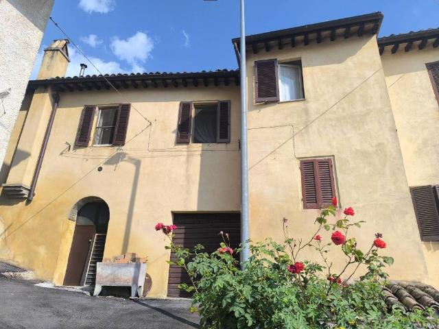 Rustico in vendita a Foligno, Umbria