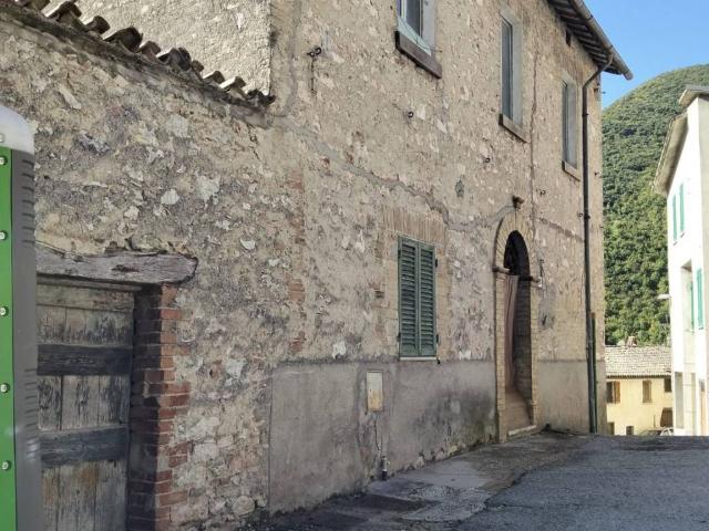 Rustico in vendita a Scopoli, Foligno