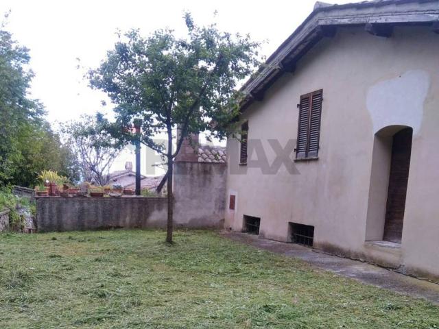 Rustico in vendita a Foligno, Umbria