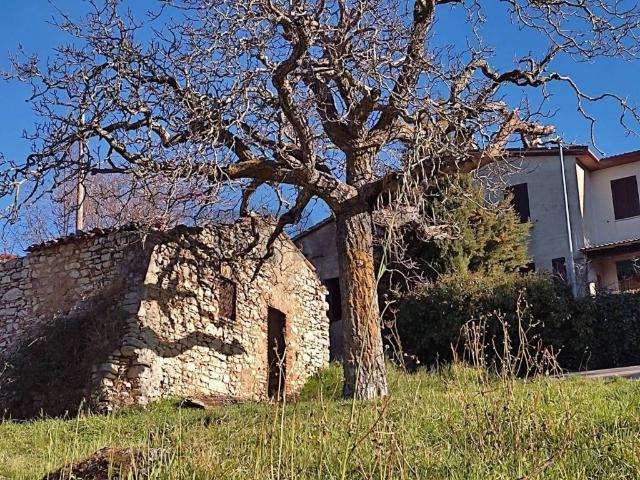 Rustico in vendita a Foligno, Umbria