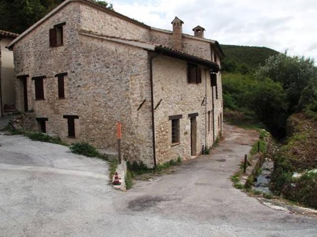 Rustico in vendita a Afrile, Foligno